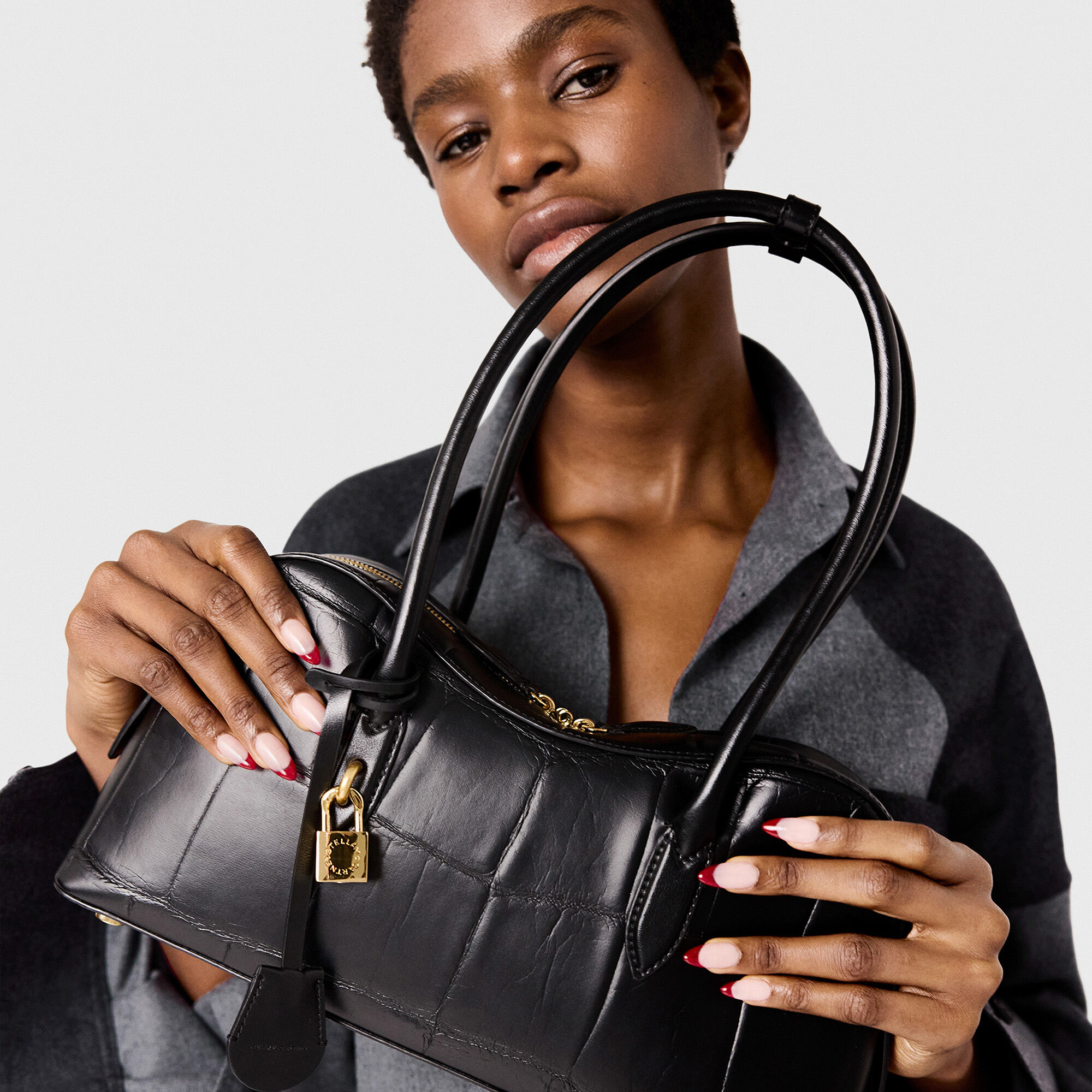 【23SS NEW】Stella McCartney / Frayme Mylo ショルダーバッグ Stella McCartney Frayme Mylo Shoulder Bag | Neiman Marcus